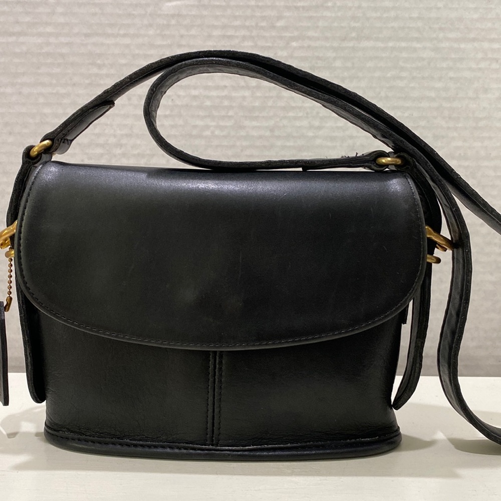 COACH (J7D-9801) Vintage “Equestrian” Small Black Leather Crossbody Bag